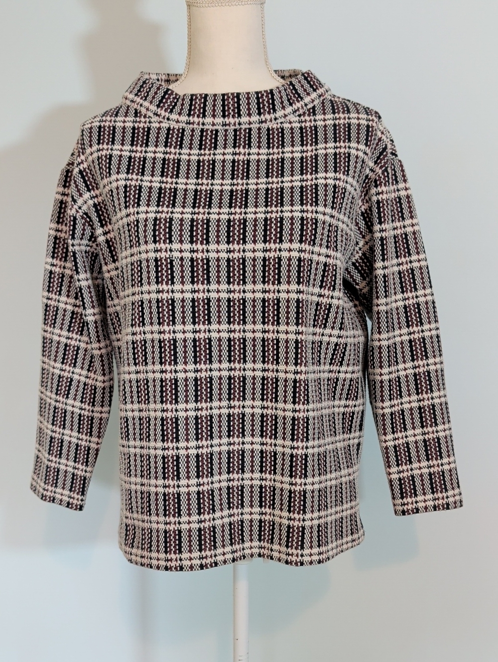 Ann Taylor Black and White Plaid Knit Long Sleeve Top